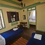 Guest house Karnayo